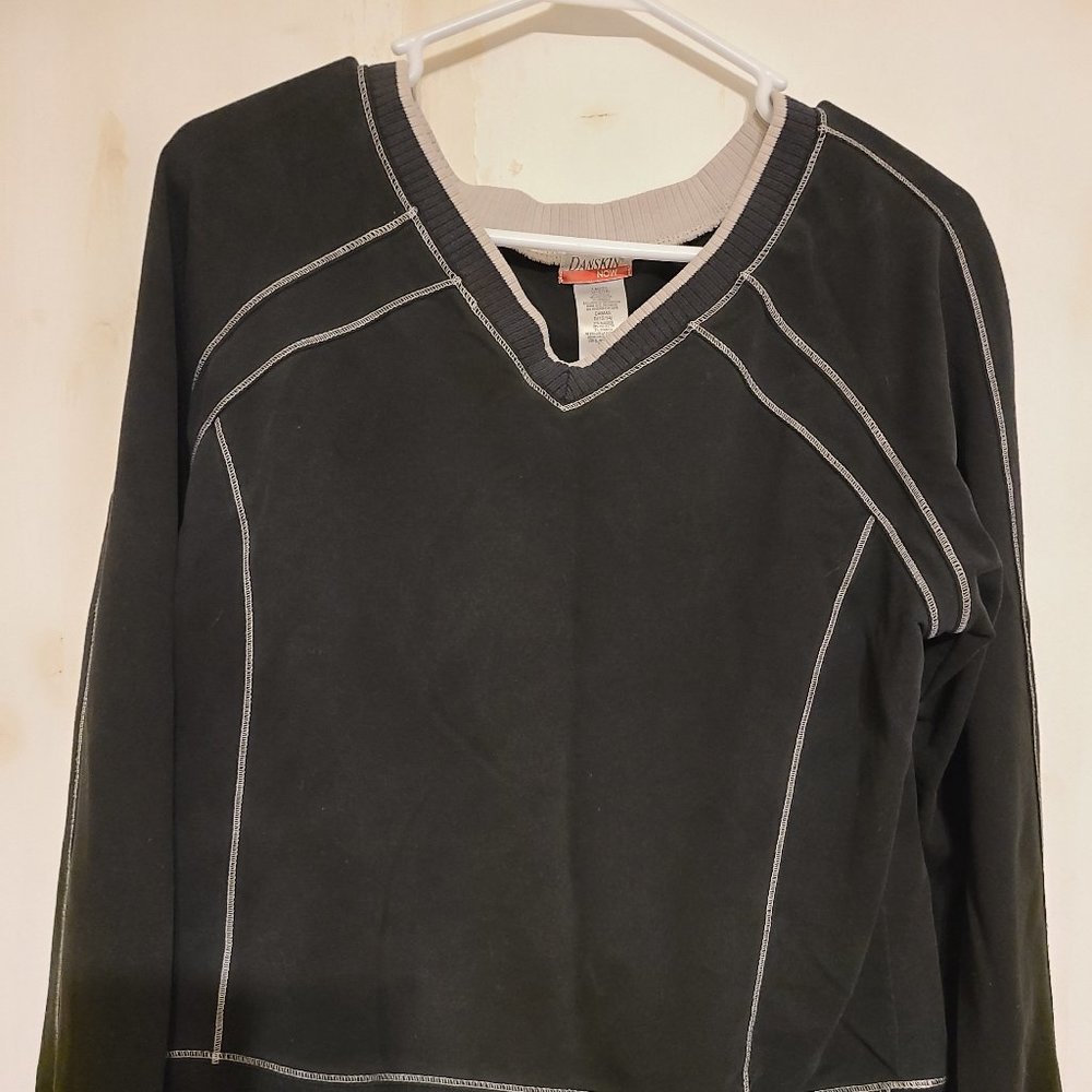 BLACK & CLAY DANSKIN NOW LONG SLEEVE SWEATER SHIRT TOP